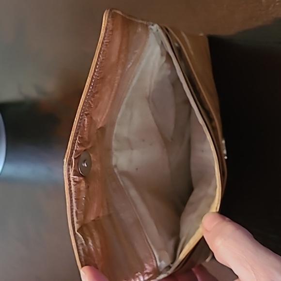 Genuine EEL wallet Made in Korea tan incredibly soft in good preloved condition - Picture 5 of 13